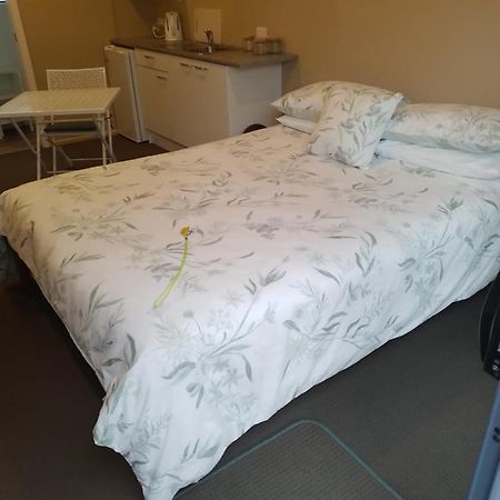 Best Budget Bed And Ensuite - Private Access Close To Beach Waihi Bagian luar foto